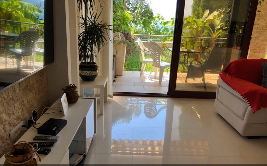Three-storey villa near sea in Sutomore, 450 m²