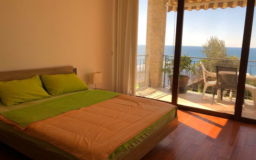 Three-storey villa near sea in Sutomore, 450 m²