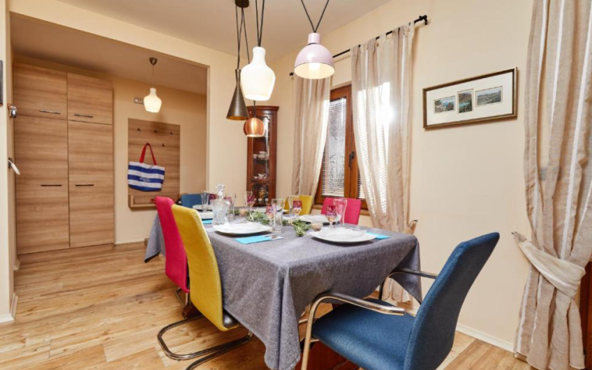 Luxury three-storey villa in Bigova, 266 m²