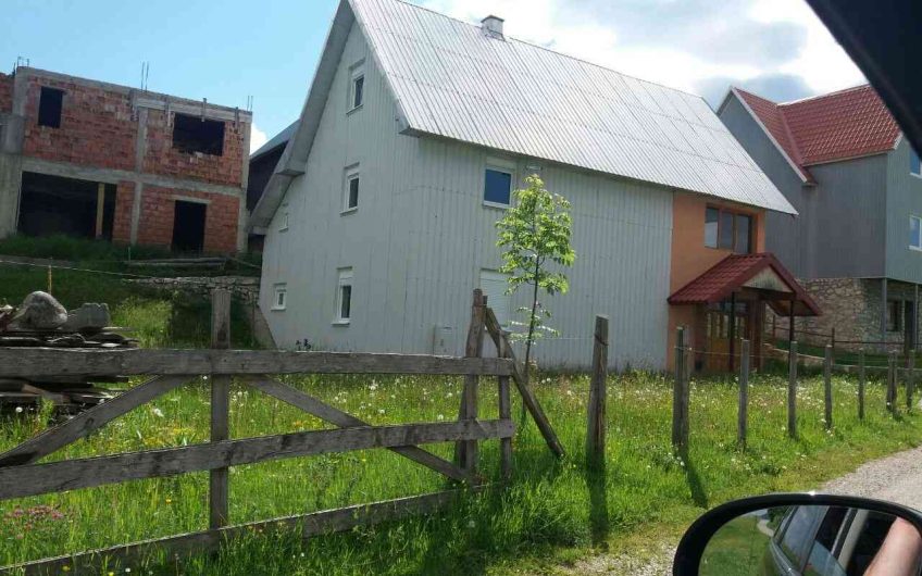 Three-storey house in Javorovača, 300 m²