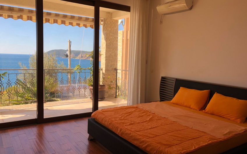 Three-storey villa near sea in Sutomore, 450 m²
