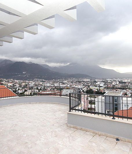 New three-storey family villa with seaview in Šušanj, 320 m²