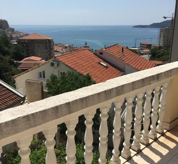 Three-storey villa near sea in Rafailovići, 170 m²