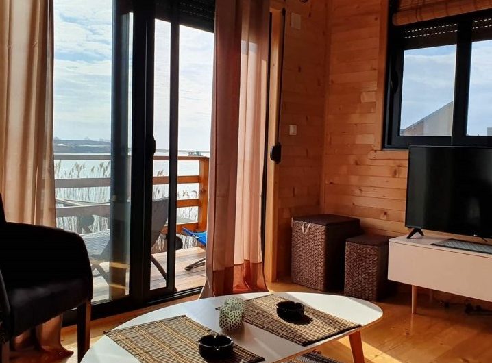 Wooden house with three separate apartments on riverbank in Ada Bojana, 115 m²