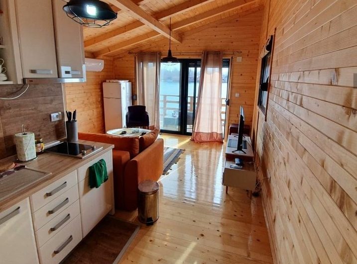 Wooden house with three separate apartments on riverbank in Ada Bojana, 115 m²