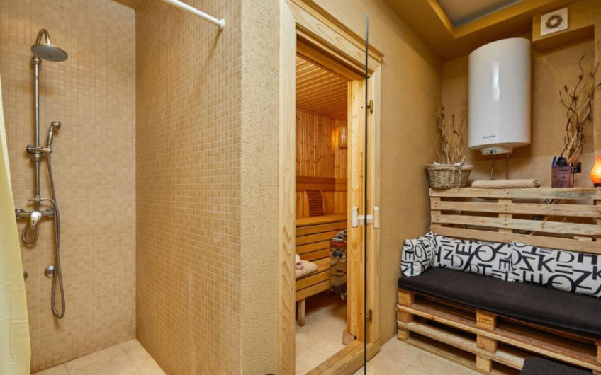 Luxury three-storey villa in Bigova, 266 m²