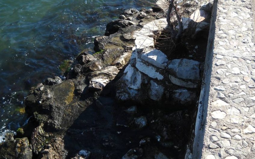 Old stone house on the beach in Prčanj, 100 m²