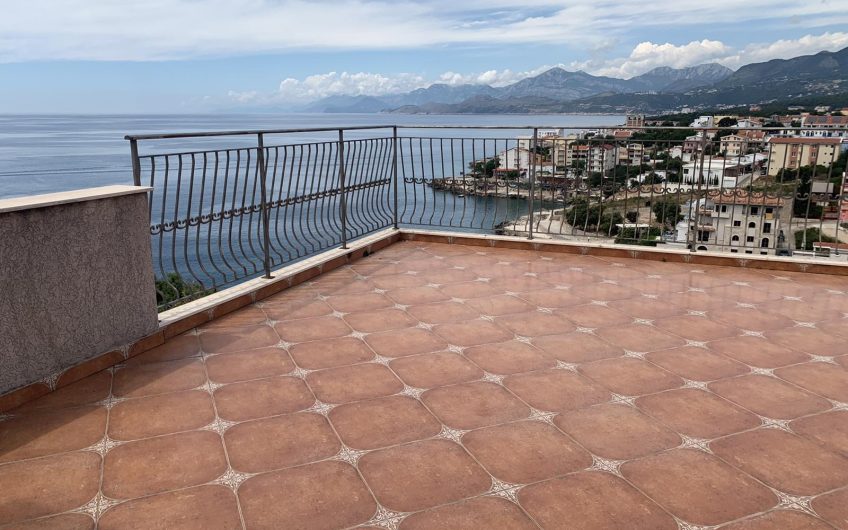 Three-storey villa with seaview in Hladna Uvala, 450 m²