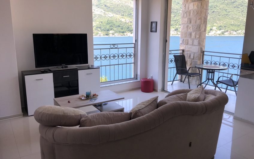 Luxurious two-room apartment with panoramic seaview in Lepetane, 87 m²