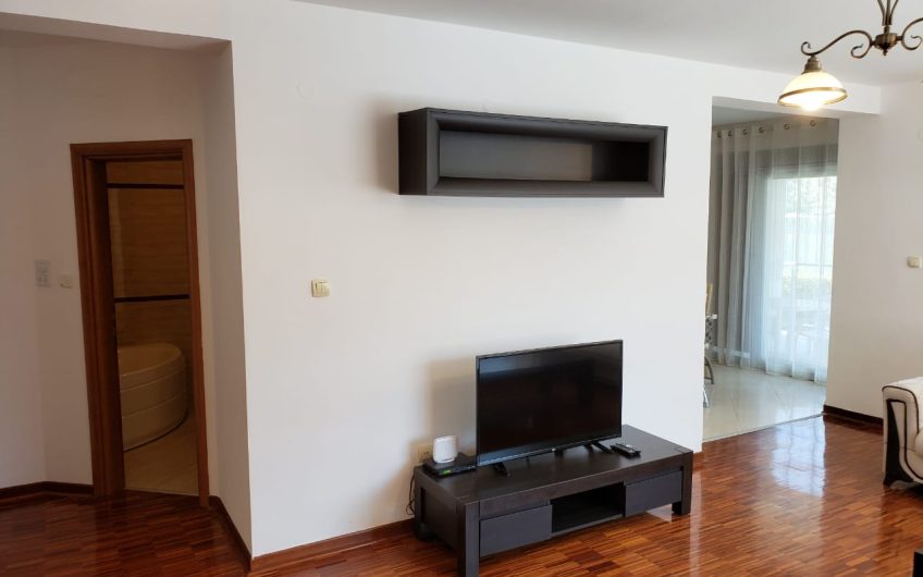 Luxurious three-room apartment by the sea in Donji Stoliv, 105 m²