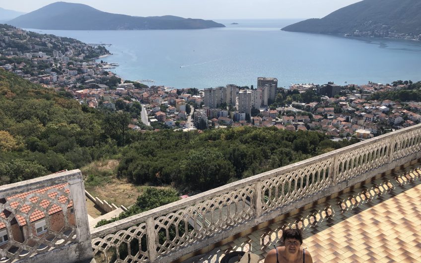 Five-storey villa with seaview in Sušćepan, 514 m²