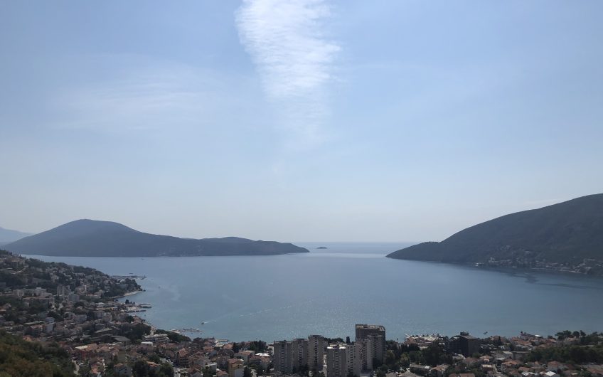 Five-storey villa with seaview in Sušćepan, 514 m²