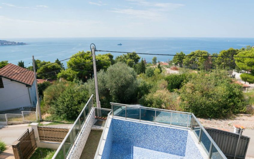 Two-storey house with sea view and pool in Šušanj, 200 m²