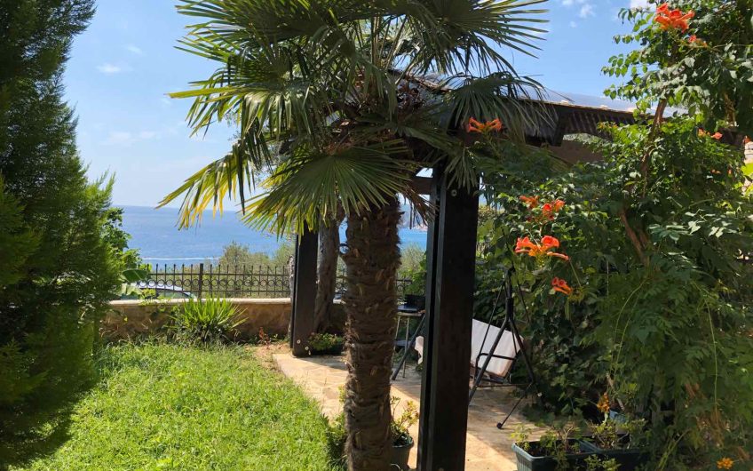 Three-storey villa near sea in Sutomore, 450 m²