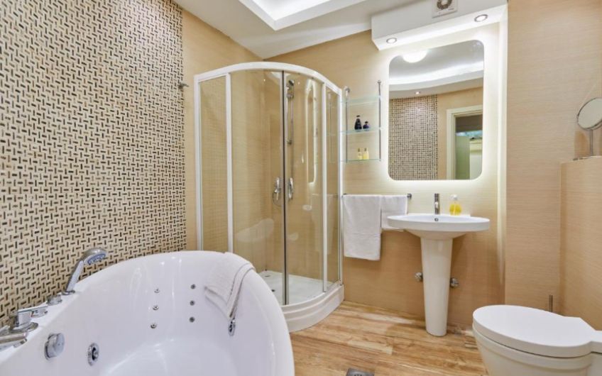 Luxury three-storey villa in Bigova, 266 m²