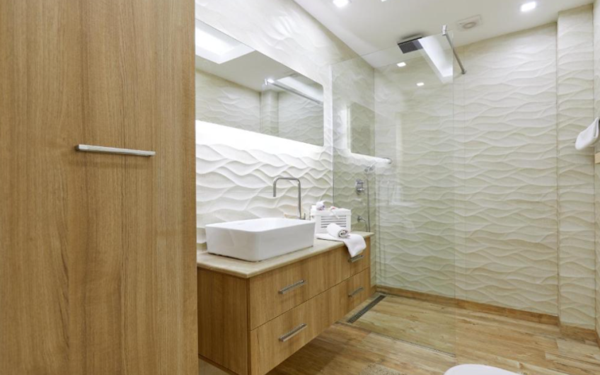 Luxury three-storey villa in Bigova, 266 m²