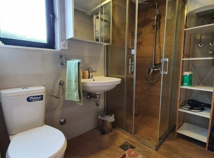 Wooden house with three separate apartments on riverbank in Ada Bojana, 115 m²
