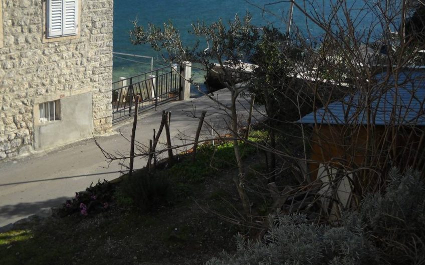 Old stone house on the beach in Prčanj, 100 m²