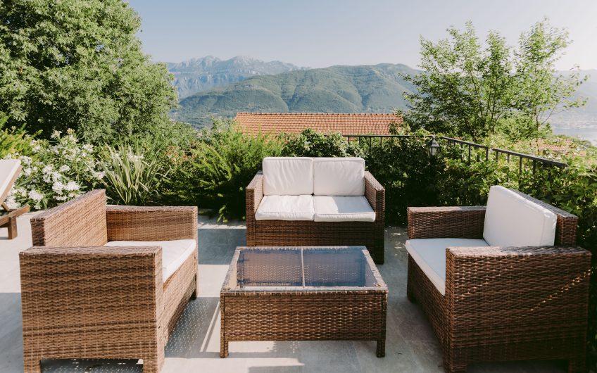 Villa with spectacular plot and seaview in Zabrđe, 247 m²