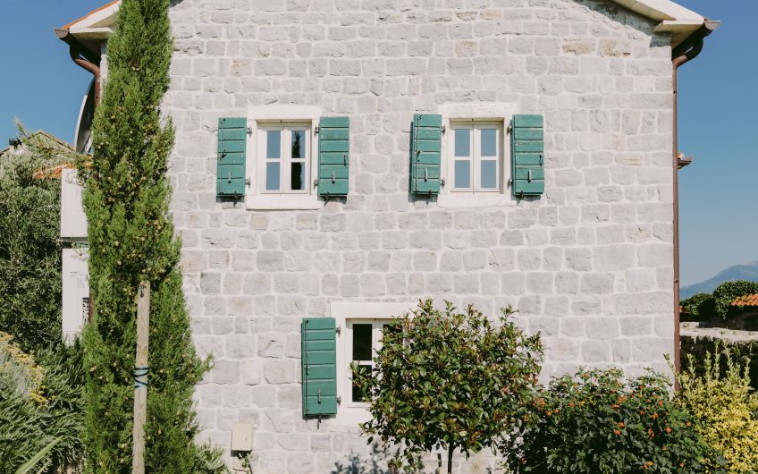 Villa with spectacular plot and seaview in Zabrđe, 247 m²