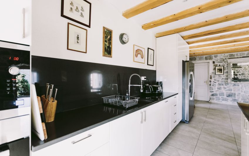 Villa with spectacular plot and seaview in Zabrđe, 247 m²