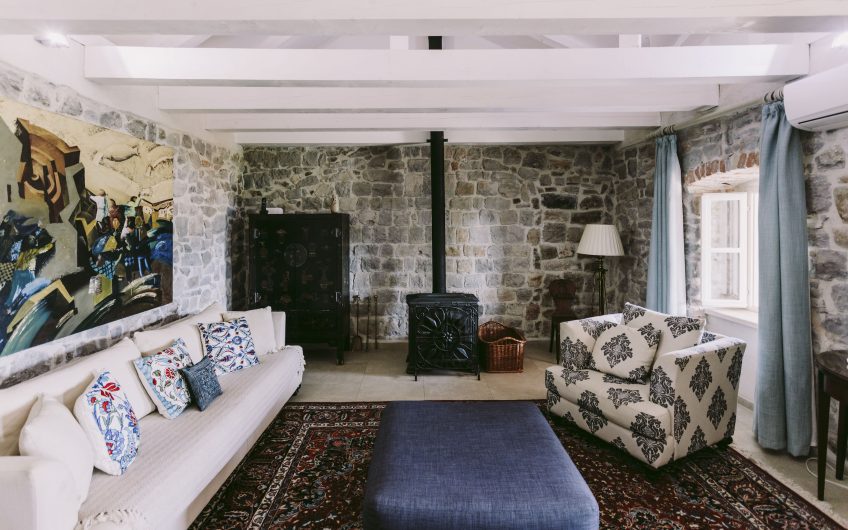 Villa with spectacular plot and seaview in Zabrđe, 247 m²