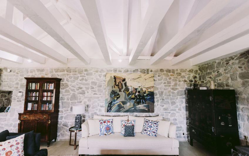 Villa with spectacular plot and seaview in Zabrđe, 247 m²
