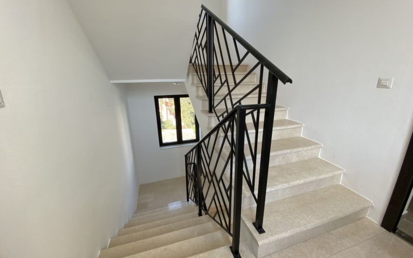 New three-storey residential building in Dobra Voda, 382 m²