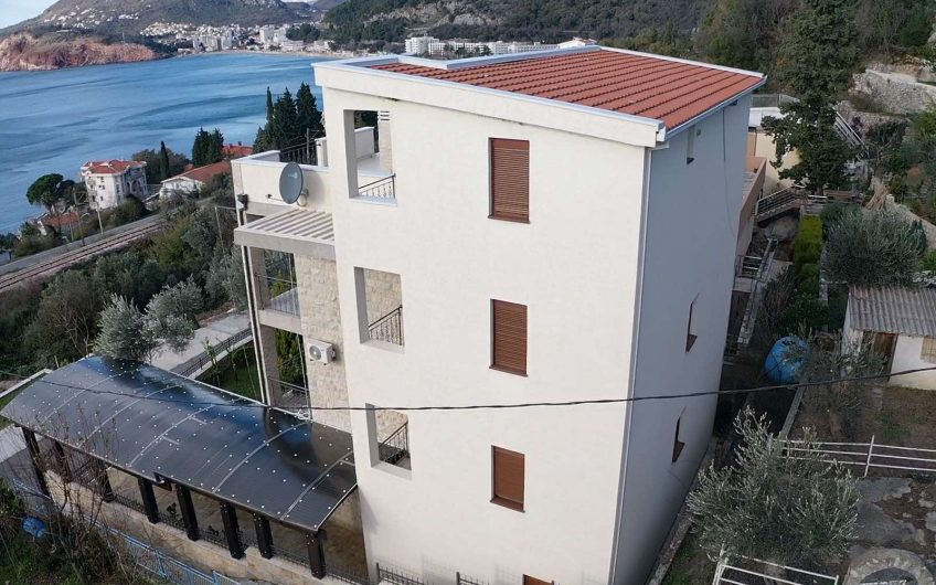 Three-storey villa near sea in Sutomore, 450 m²