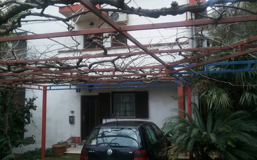 Three-storey house on Adriatic road in Budva, 200 m²