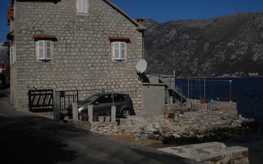 Old stone house on the beach in Prčanj, 100 m²