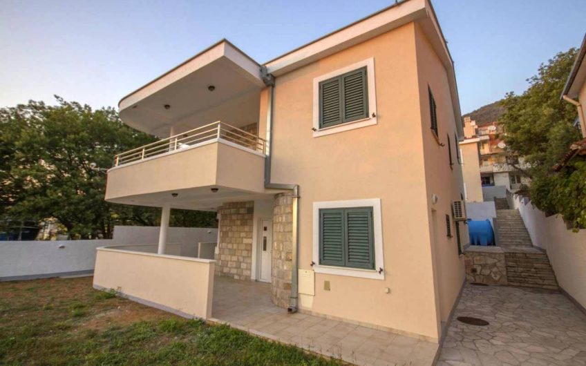Pair of new villas with seaview in Kumbor, 335 m²