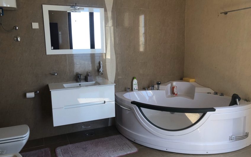 Three-storey villa near sea in Sutomore, 450 m²