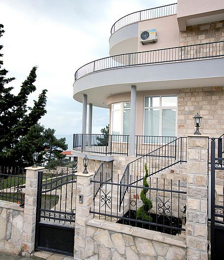 New three-storey family villa with seaview in Šušanj, 320 m²