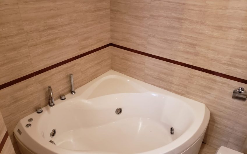 Luxurious three-room apartment by the sea in Donji Stoliv, 105 m²