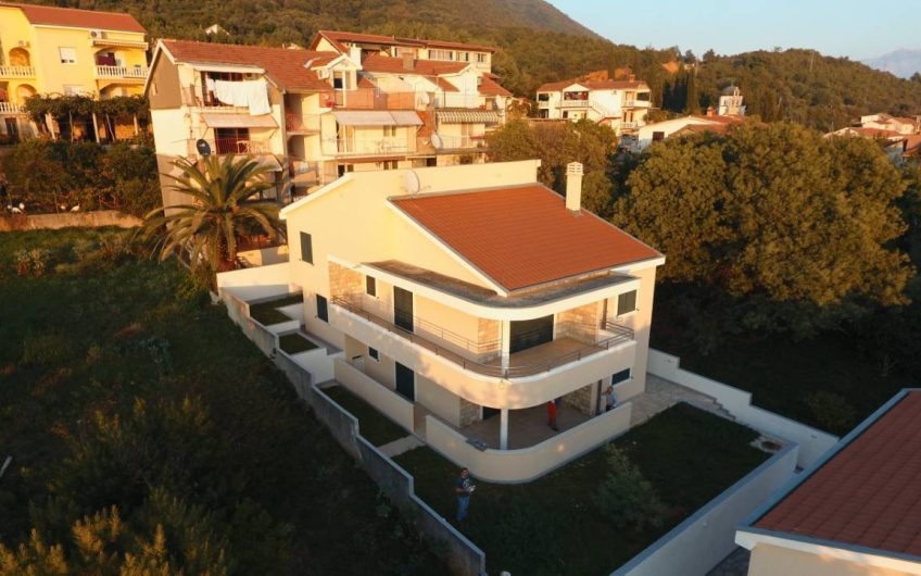 Pair of new villas with seaview in Kumbor, 335 m²