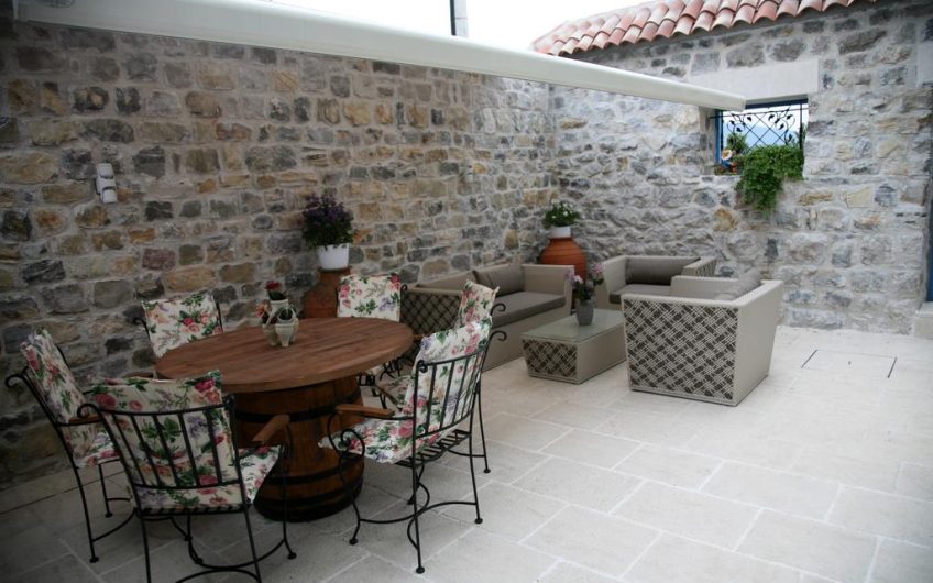 Four star villa in Tivat with own beach, 120 m²