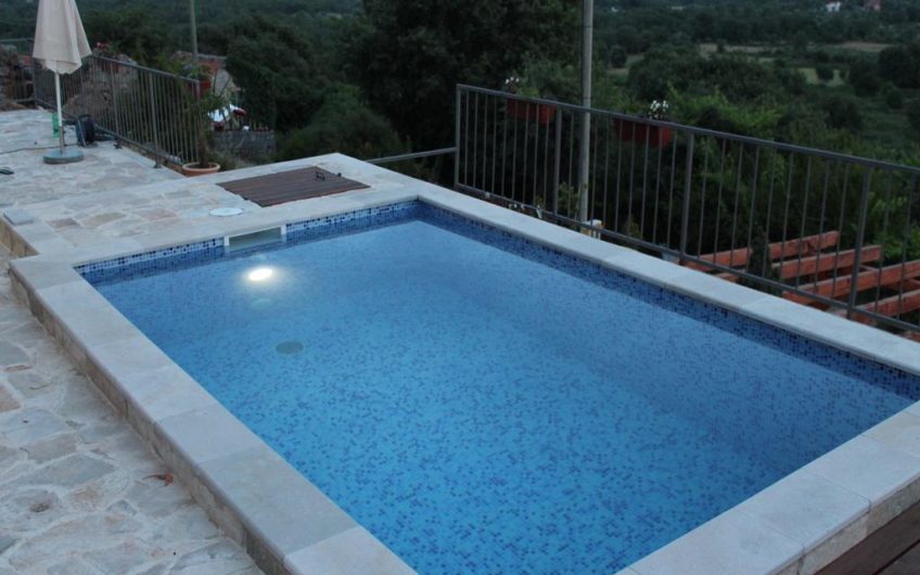 Two-storey villa with seaview and pool in Popovici, 220 m²