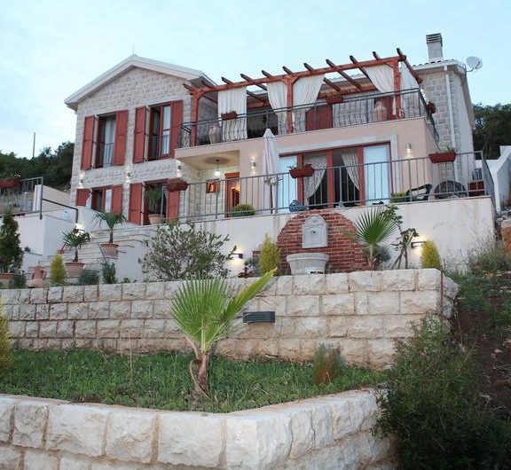 Two-storey villa with seaview and pool in Popovici, 220 m²