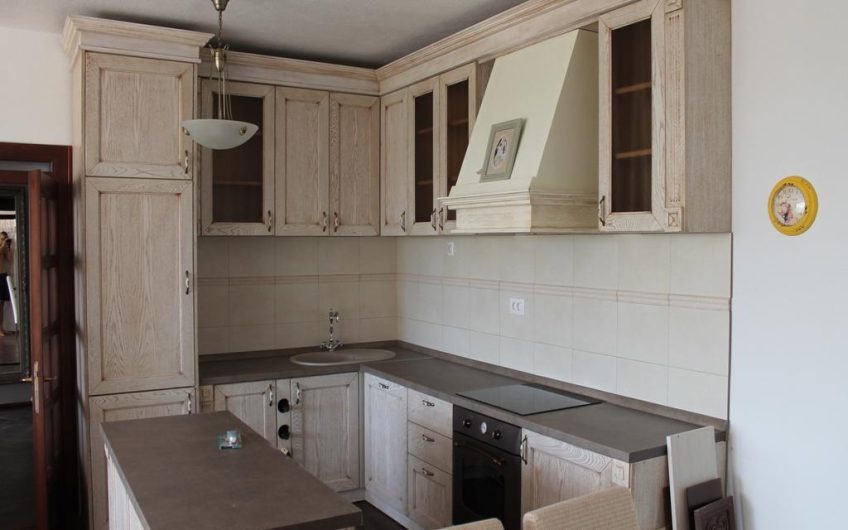 Two-storey villa with seaview and pool in Popovici, 220 m²