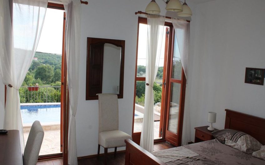 Two-storey villa with seaview and pool in Popovici, 220 m²