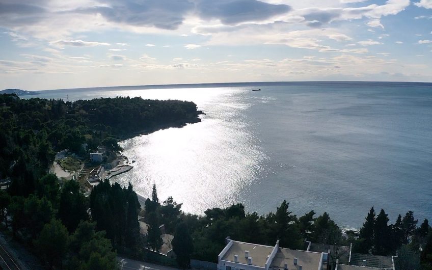 Three-storey villa near sea in Sutomore, 450 m²