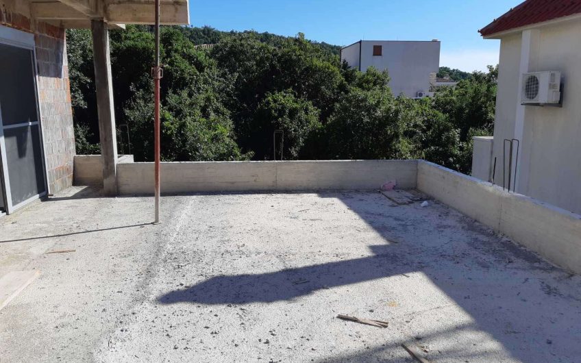 Three-storey unfinshed house near sea in Hladna Uvala