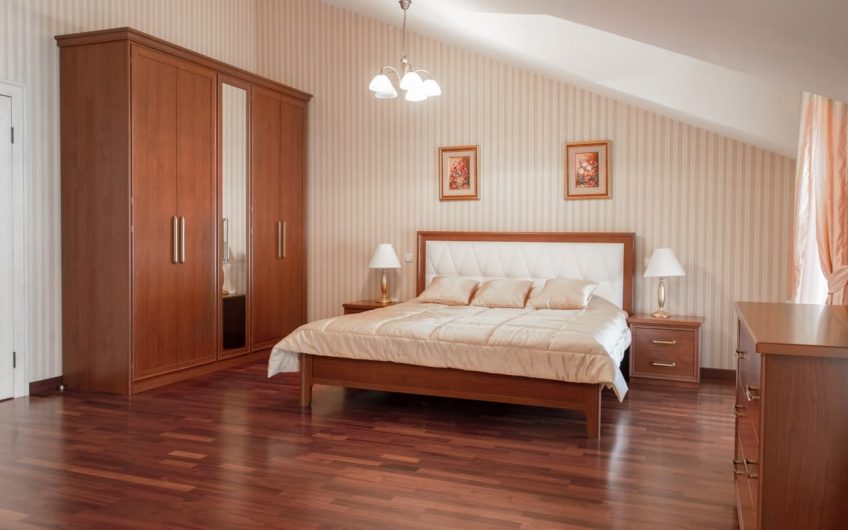 Two-storey house with pool in Lastva Grbaljska, 178 m²