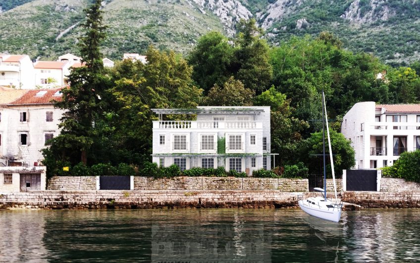 New three-storey villa on first line in Prčanj, 450 m²
