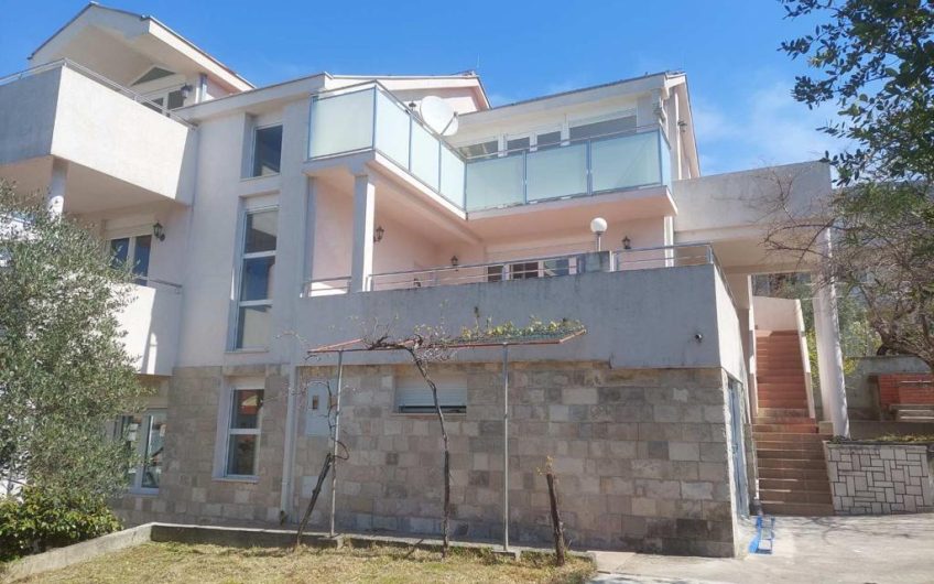 House in Učuri, 263 m²