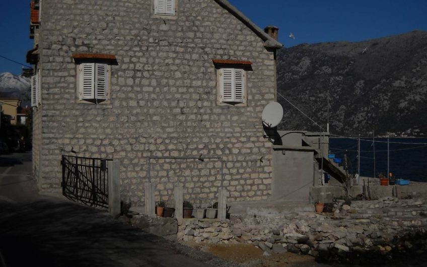 Old stone house on the beach in Prčanj, 100 m²