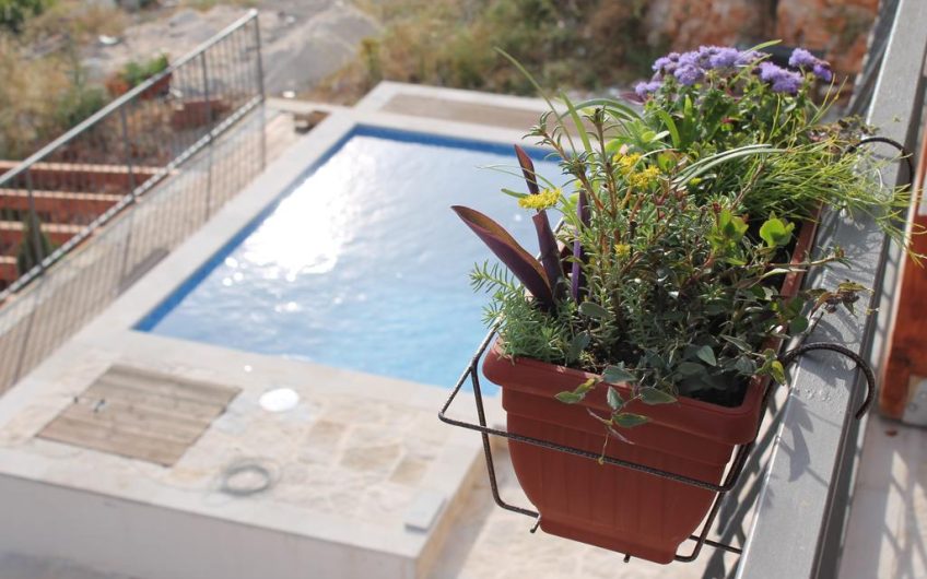 Two-storey villa with seaview and pool in Popovici, 220 m²