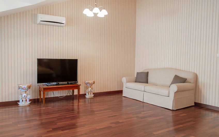 Two-storey house with pool in Lastva Grbaljska, 178 m²