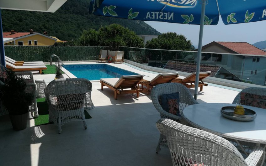 Two villas with panoramic seaview and pool in Lazi, 800 m2